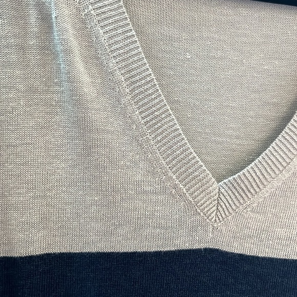 Barney’s NY V neck linen blend sweater - Picture 7 of 7